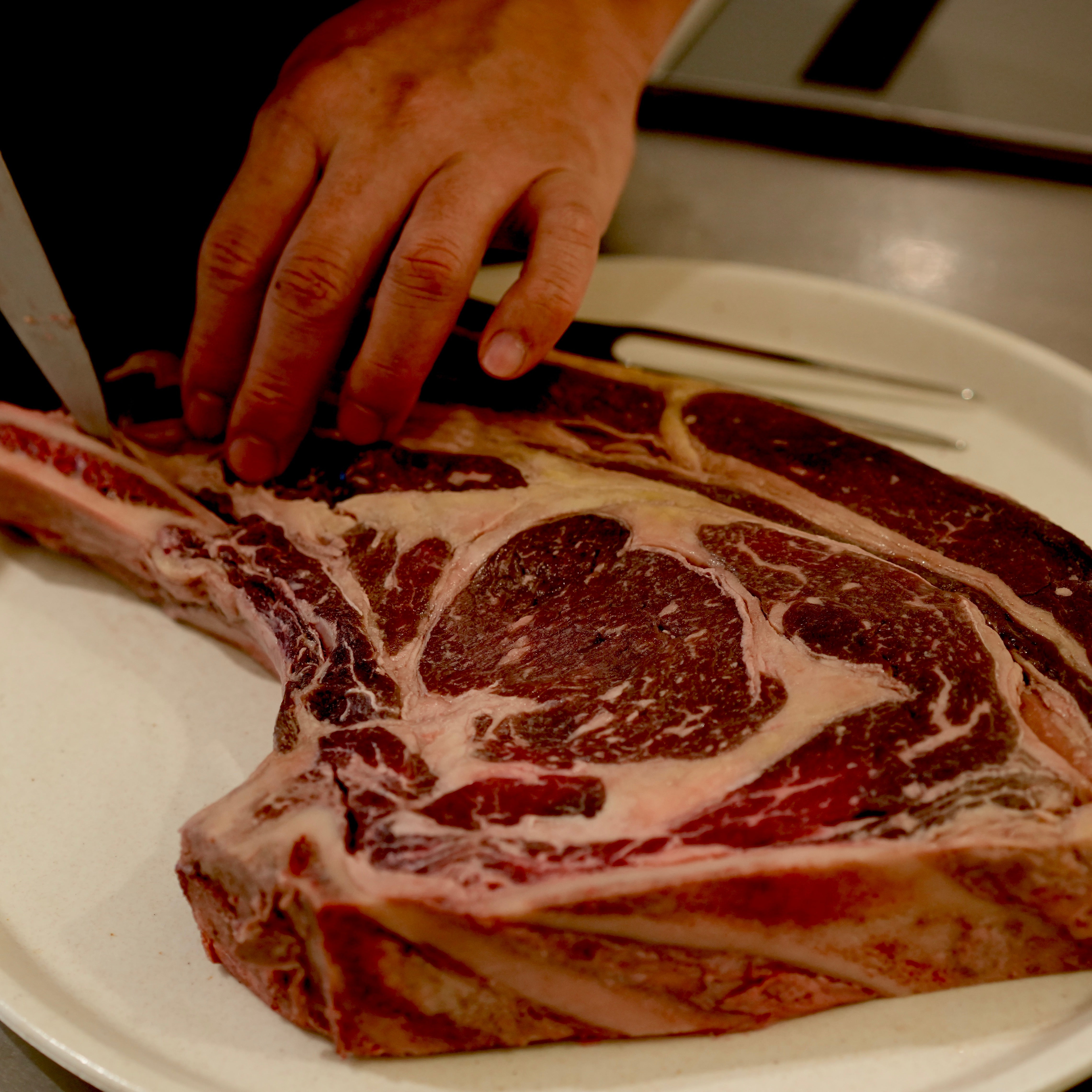 【世界一のステーキに認定】スペイン産 長期熟成 ルビアガジェガ牛 ( ルビアガレガ ) 骨付きリブロイン