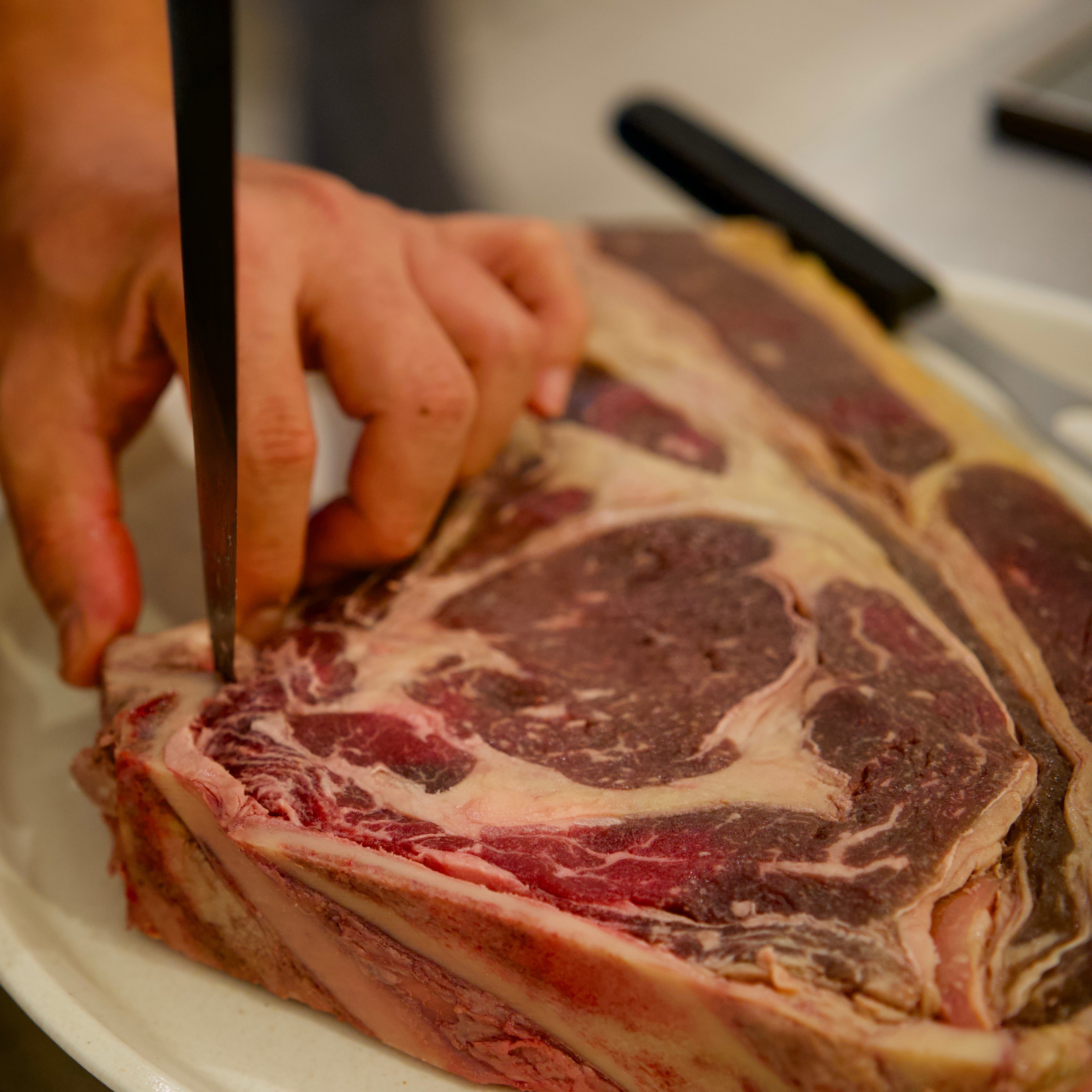 【世界一のステーキに認定】スペイン産 長期熟成 ルビアガジェガ牛 ( ルビアガレガ ) 骨付きリブロイン