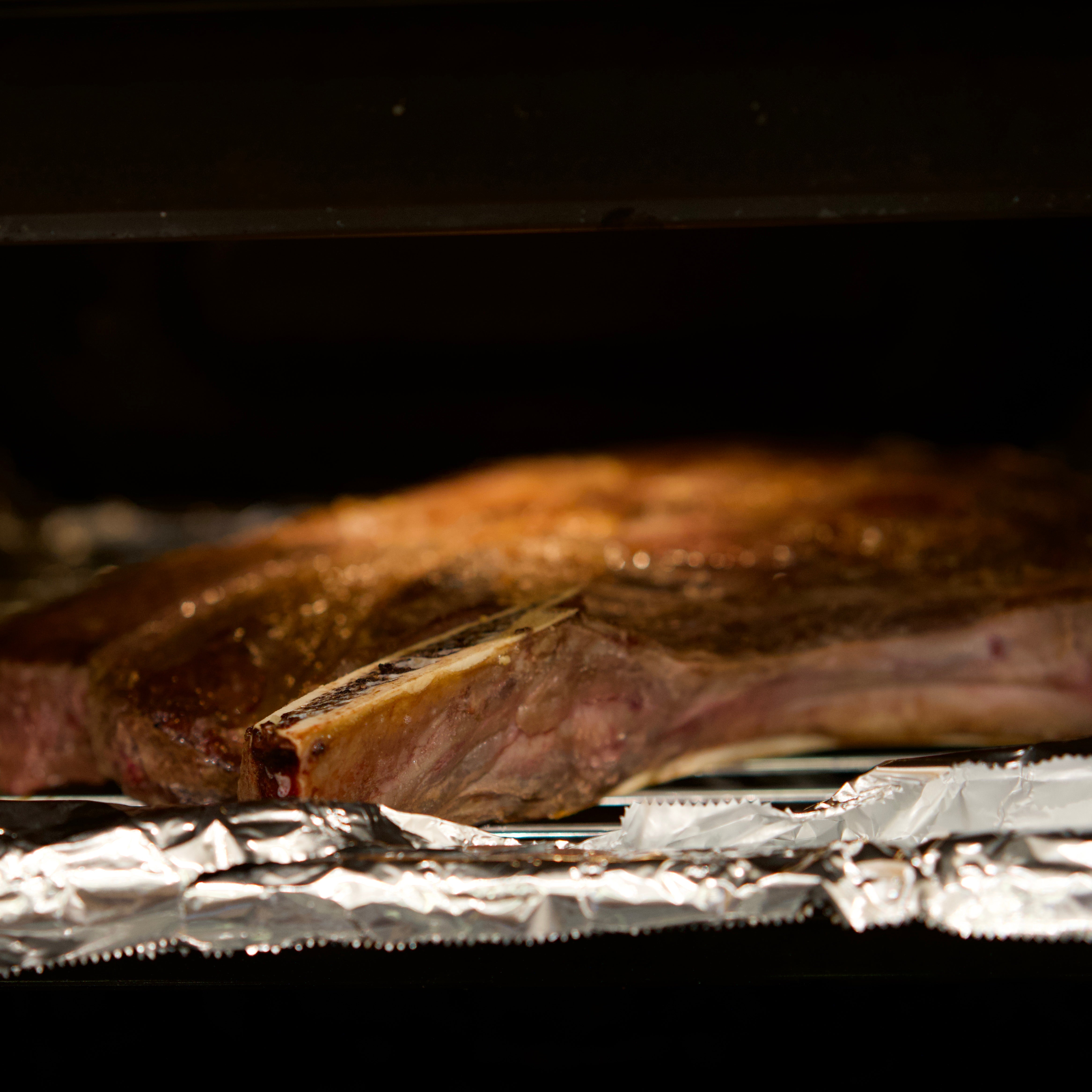 【世界一のステーキに認定】スペイン産 長期熟成 ルビアガジェガ牛 ( ルビアガレガ ) 骨付きリブロイン