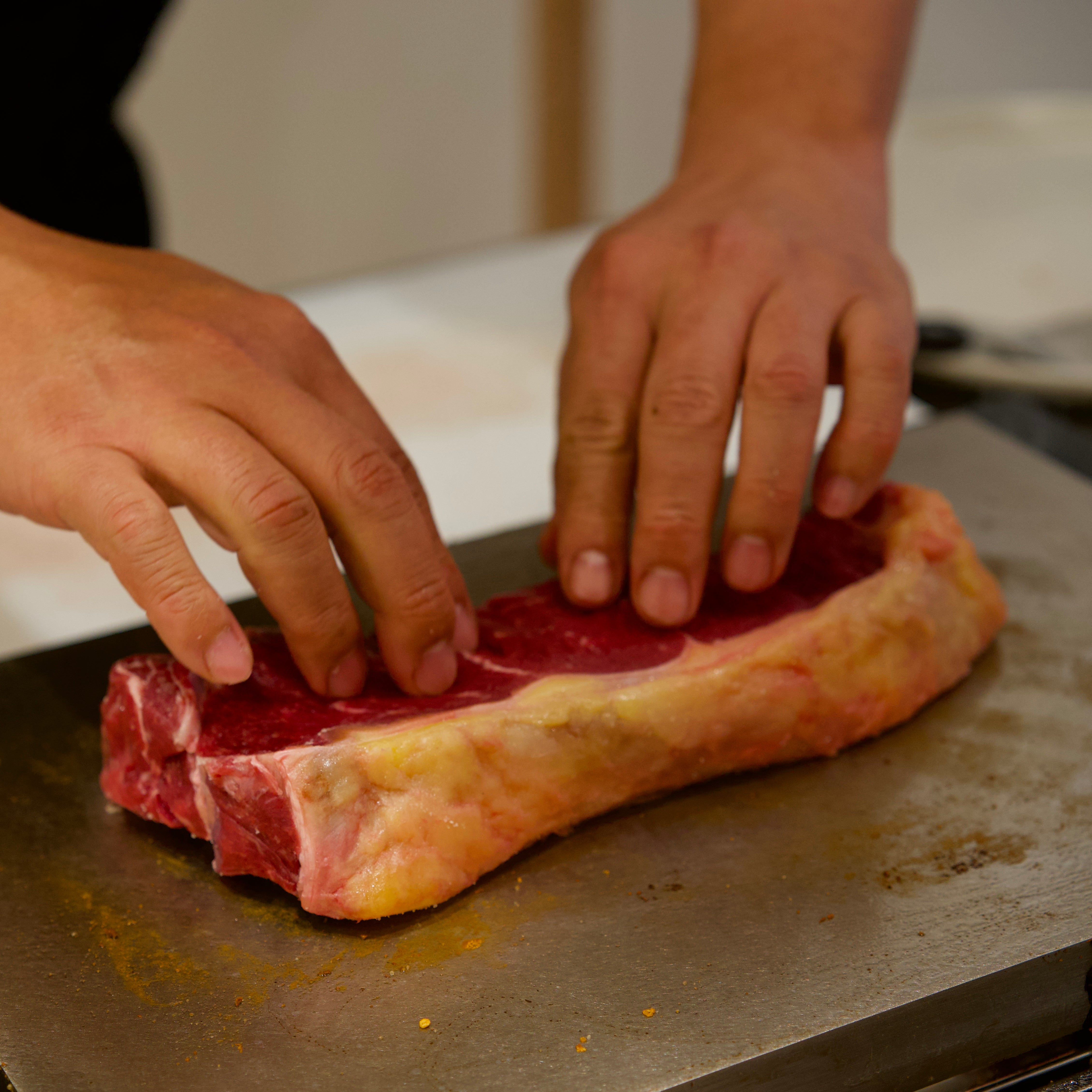 【世界一のステーキに認定】スペイン産 長期熟成 ルビアガジェガ牛 ( ルビアガレガ ) サーロイン