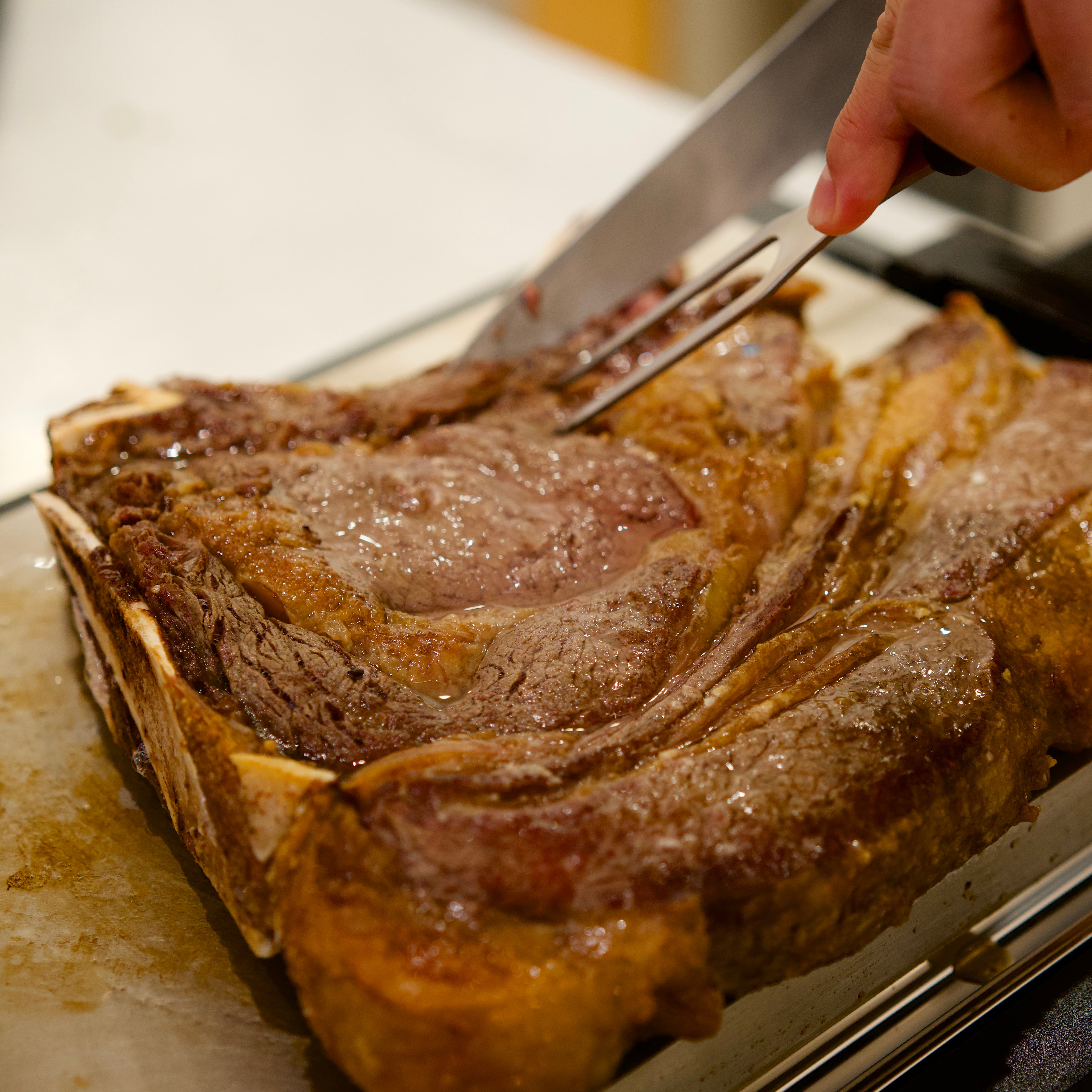 【世界一のステーキに認定】スペイン産 長期熟成 ルビアガジェガ牛 ( ルビアガレガ ) 骨付きリブロイン