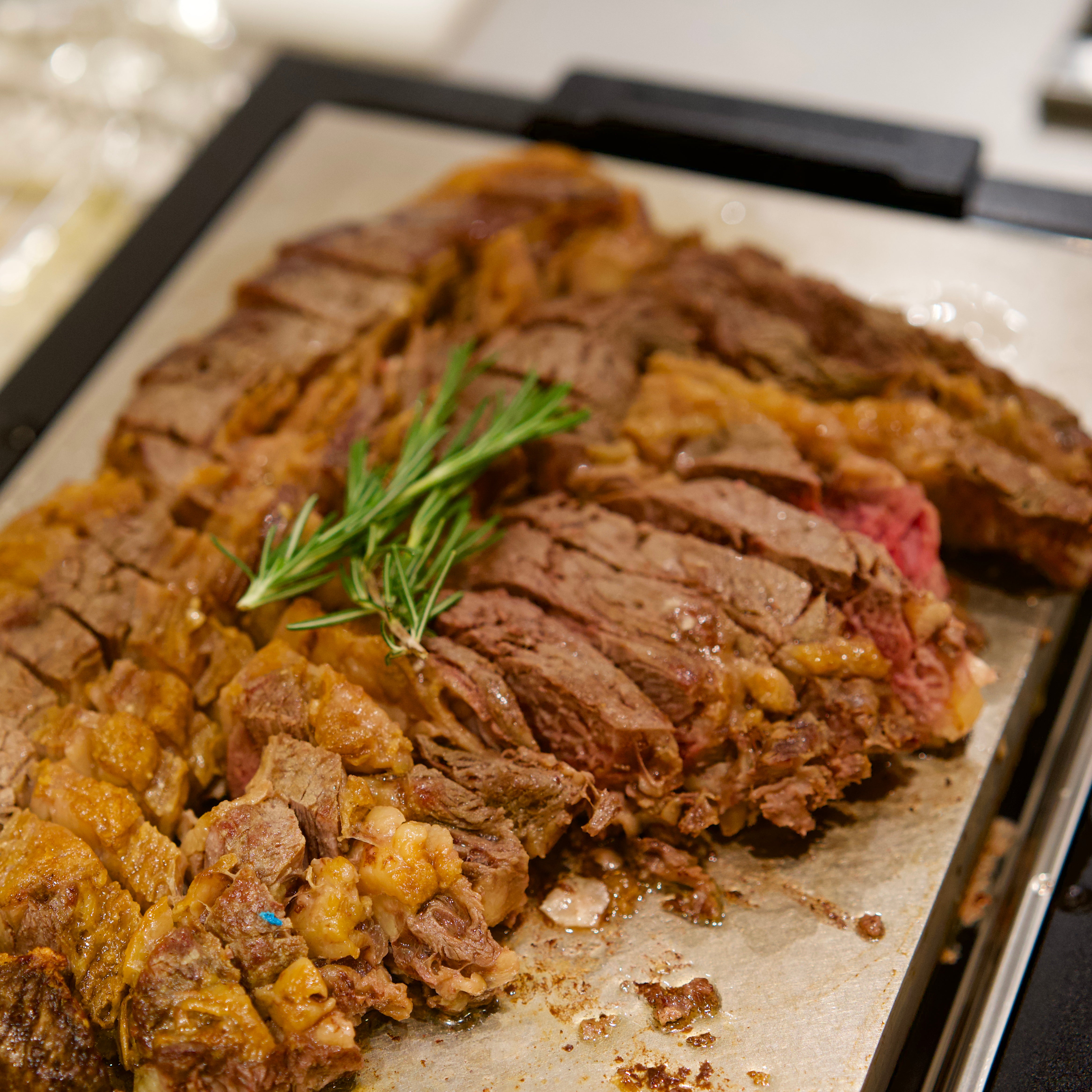 【世界一のステーキに認定】スペイン産 長期熟成 ルビアガジェガ牛 ( ルビアガレガ ) 骨付きリブロイン