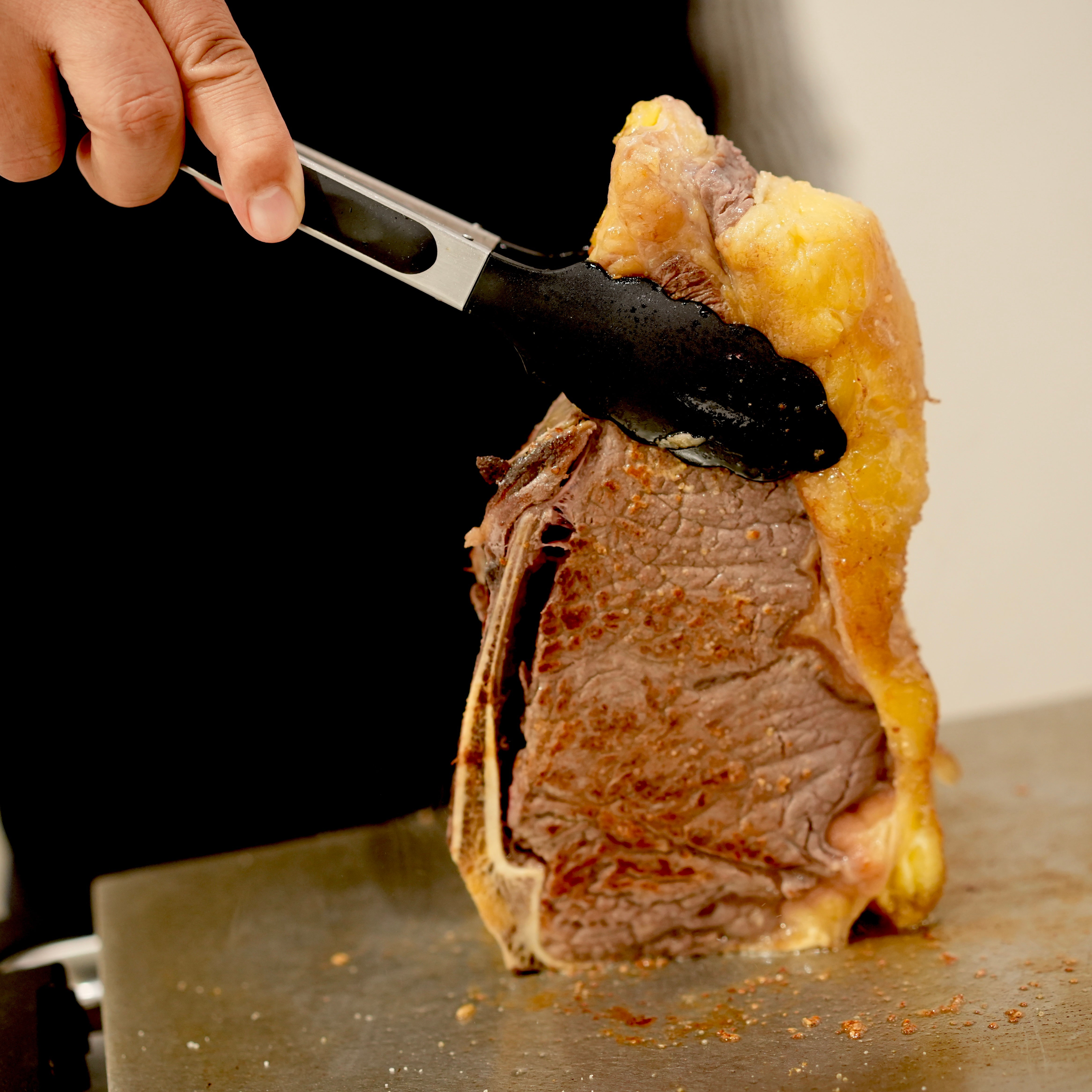 【世界一のステーキに認定】スペイン産 長期熟成 ルビアガジェガ牛 ( ルビアガレガ ) 骨付きストリップロイン