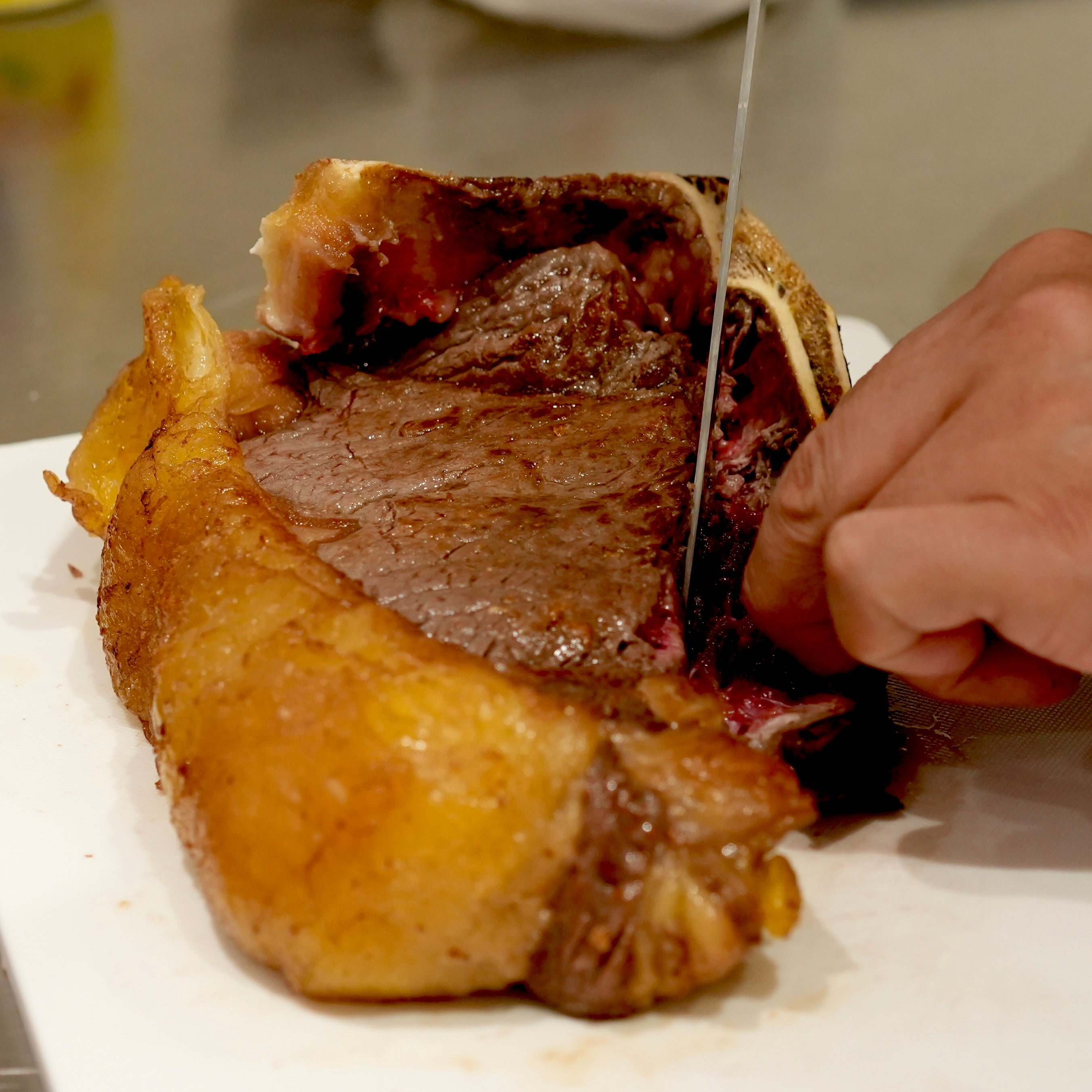 【世界一のステーキに認定】スペイン産 長期熟成 ルビアガジェガ牛 ( ルビアガレガ ) 骨付きストリップロイン