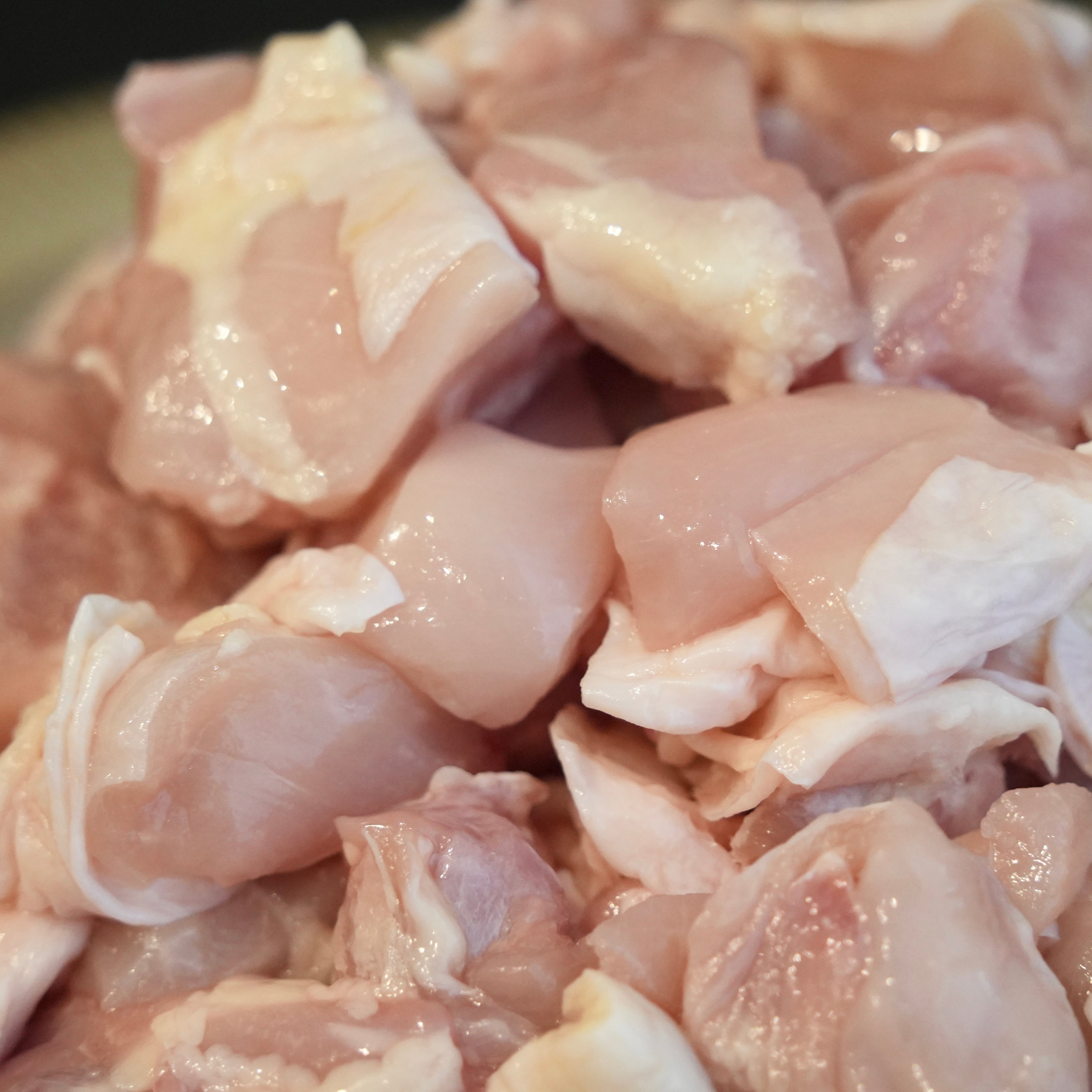 国産 大山鶏モモ 角切り（小さめ）500㌘